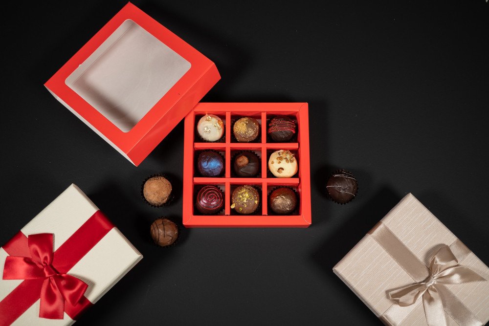 Combination of cocoa, almonds and honey for a mild and pure taste in the mouth