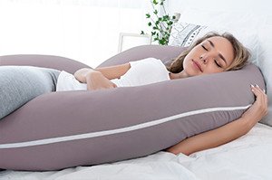 Fits your curved-shaped bodyAs the body shape design increases, the C-shaped pillow gives more tight support. The head, neck, spine, belly, back, hips, and legs are all supported by total body support, which eliminates the need for many pillows.