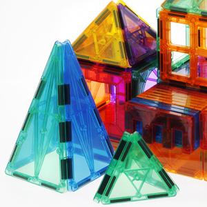 Seven different colors of magnetic blocks, and has a high transparency, through the light can be projected with color patterns, it will be more beautiful than you imagine.