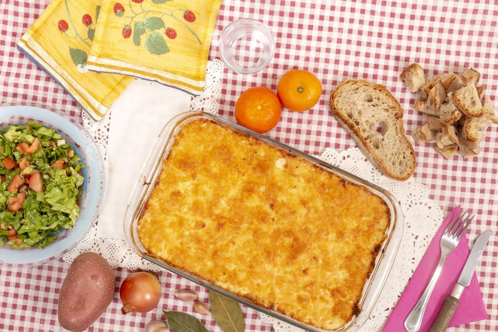 Bacalhau com natas, uma das muitas formas de preparar bacalhau em Portugal.