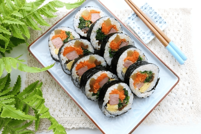 Spam, tempura, carrot, egg, spinach, sweet radish.