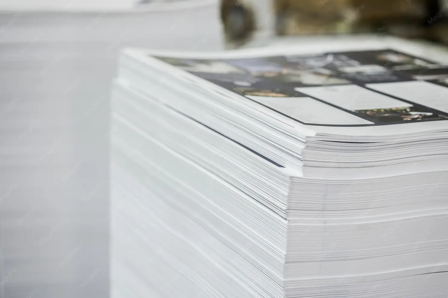 Glossy or Matte: Which Paper Is Best for Your Leaflets?