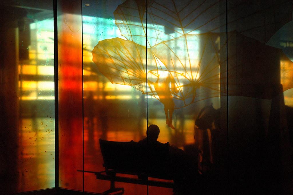 Understanding the Science Behind Glass Color Transitions: How Temperature Affects Pigment Flow
