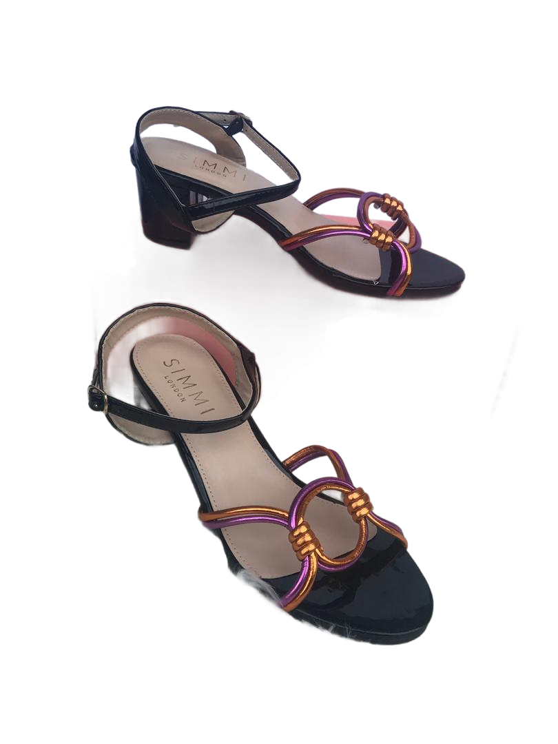 Elegant Summer Sandals with Floral Detail for Women